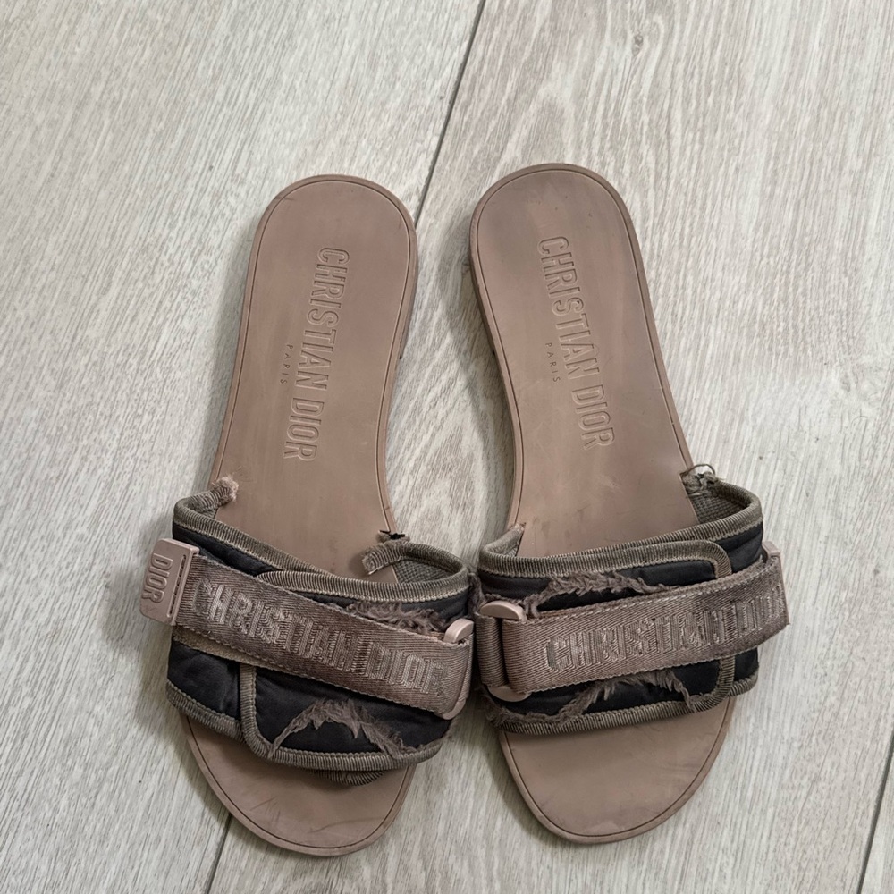 Christian Dior woman’s slides 
Size 39 ! 
Mauve pink color !